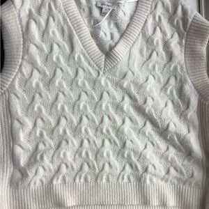 ON 34th Women's White Cable Knit V-Neck sweaterVEST